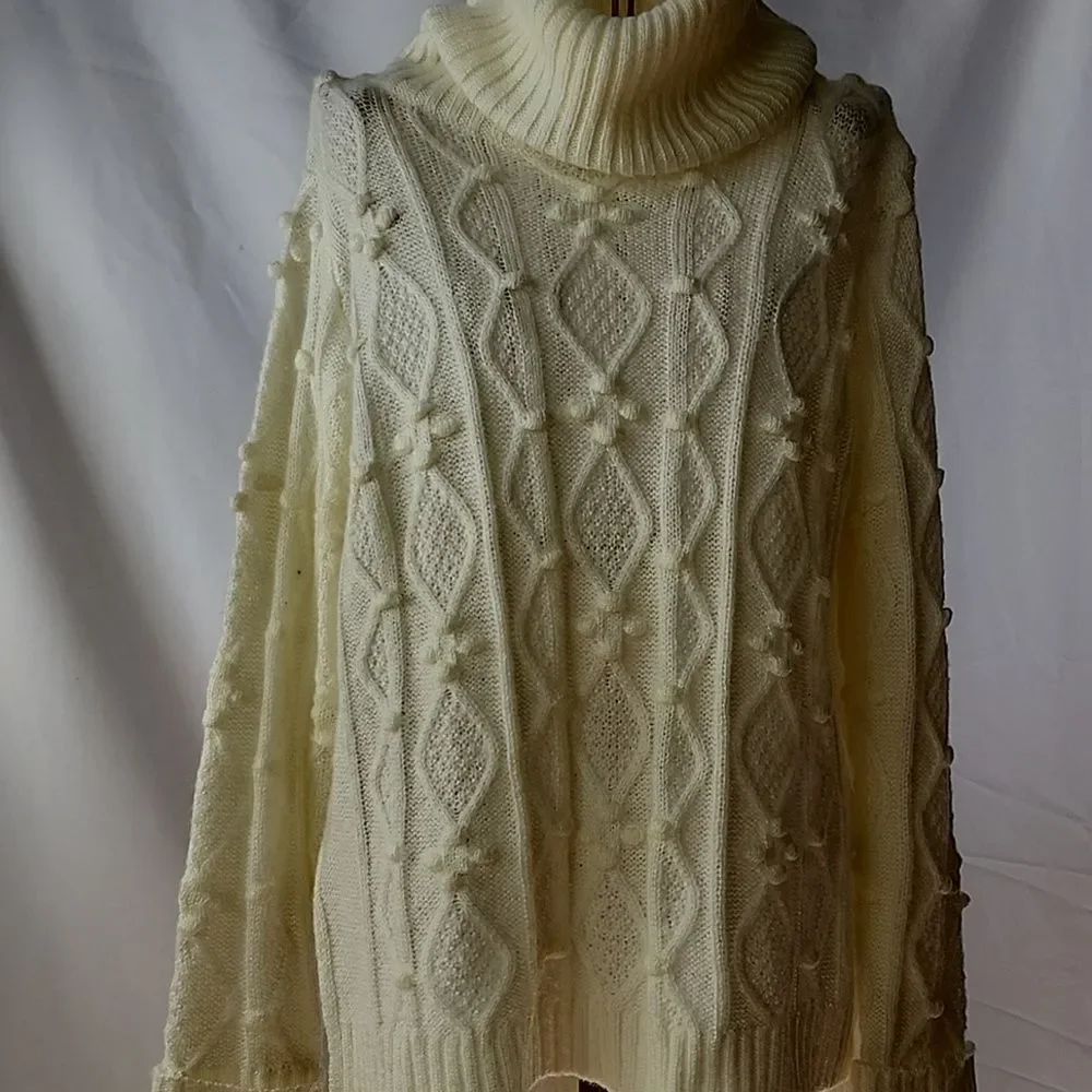 Gretchen Scott Airy Knit Popcorn Knot Stitch Cable Knit Cowl Neck Collar